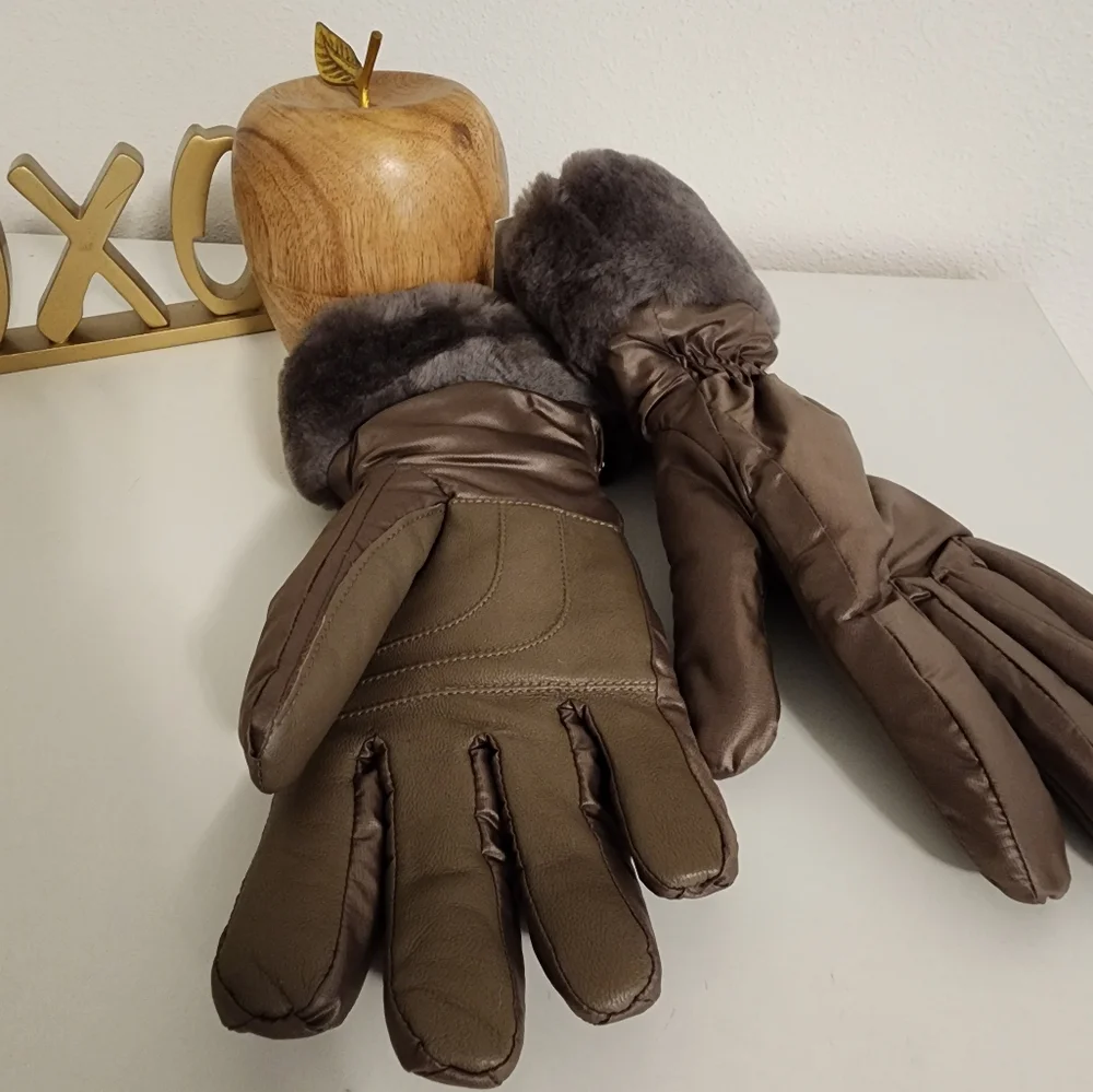 UGG Gloves - Picture 2 of 2